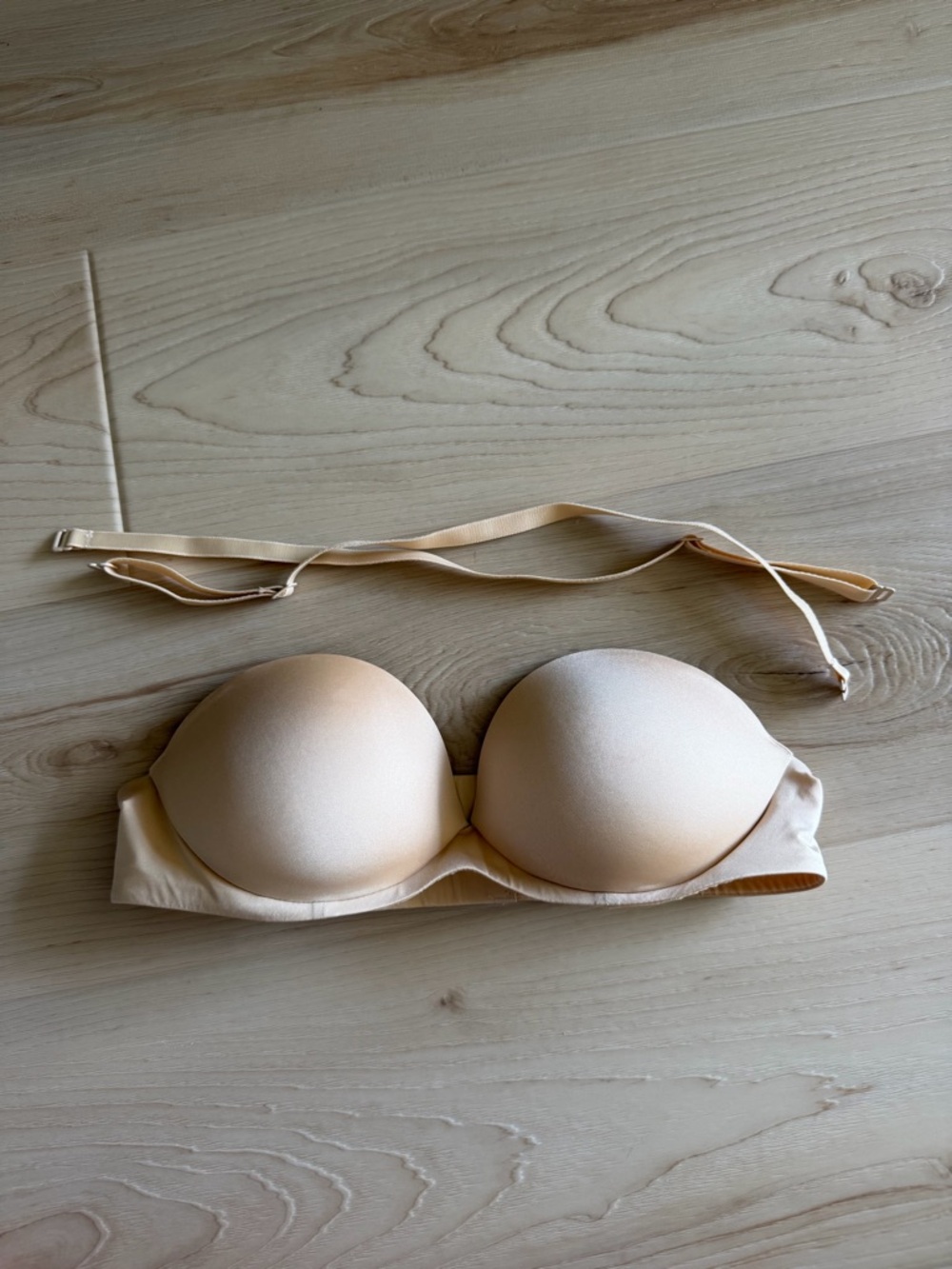 SKIMS Strapless Push-Up Bra in sand. 34a